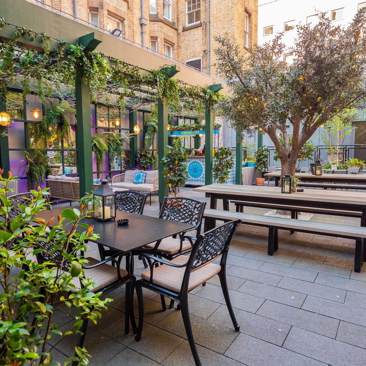 Outdoor terrace in Orelle with lush greenery, perfect for events and gatherings.