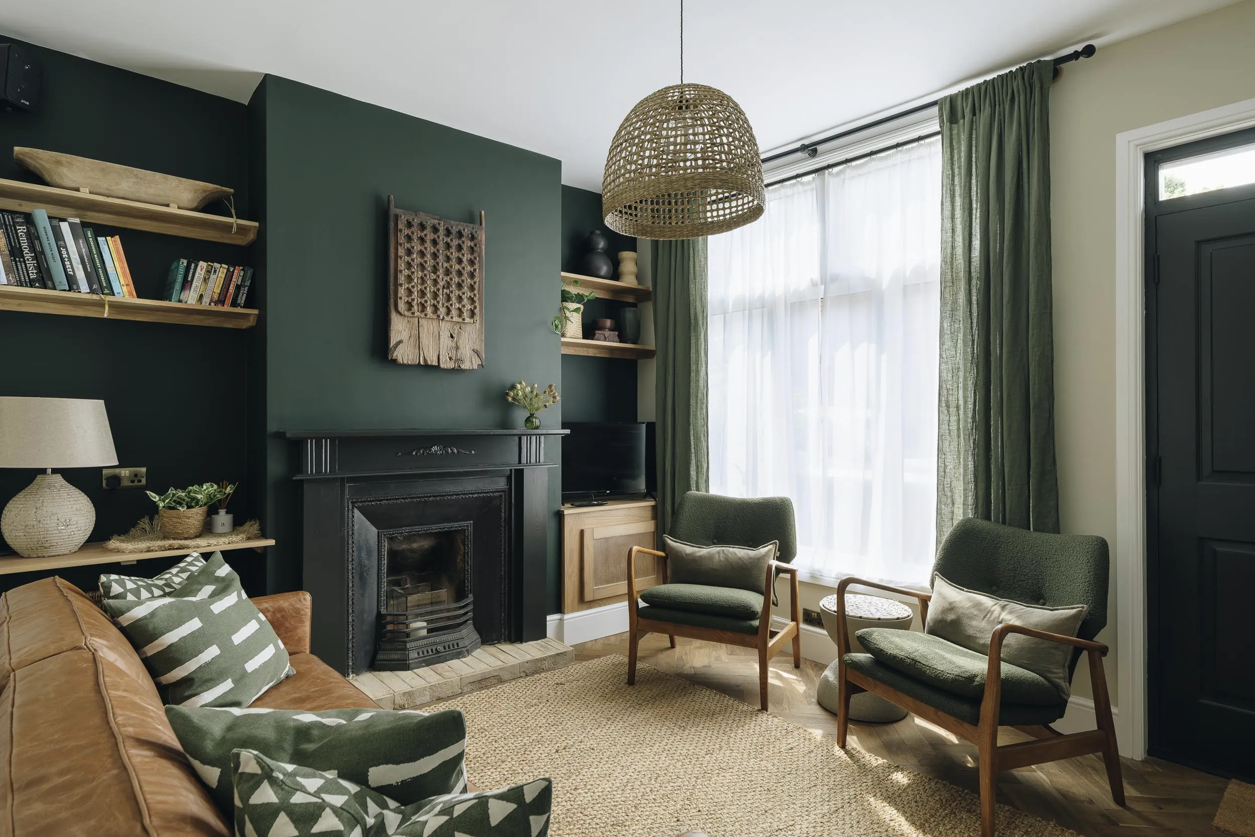 Cozy meeting space at The Plough House, ideal for workshops and gatherings.