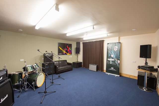 Versatile rehearsal room with sound system for live performances and corporate events.