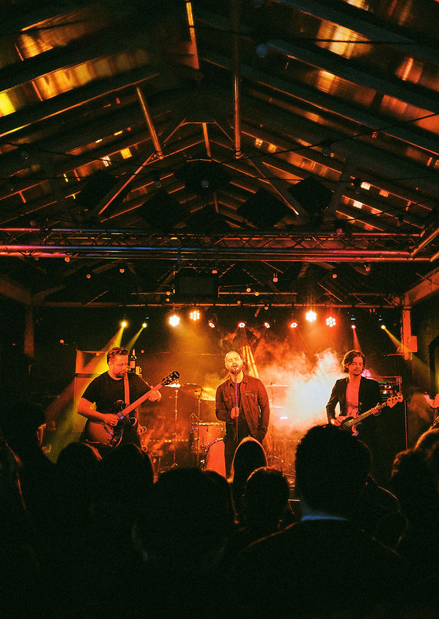 Vibrant live music performance in Muthers Studio, ideal for events and engagement.