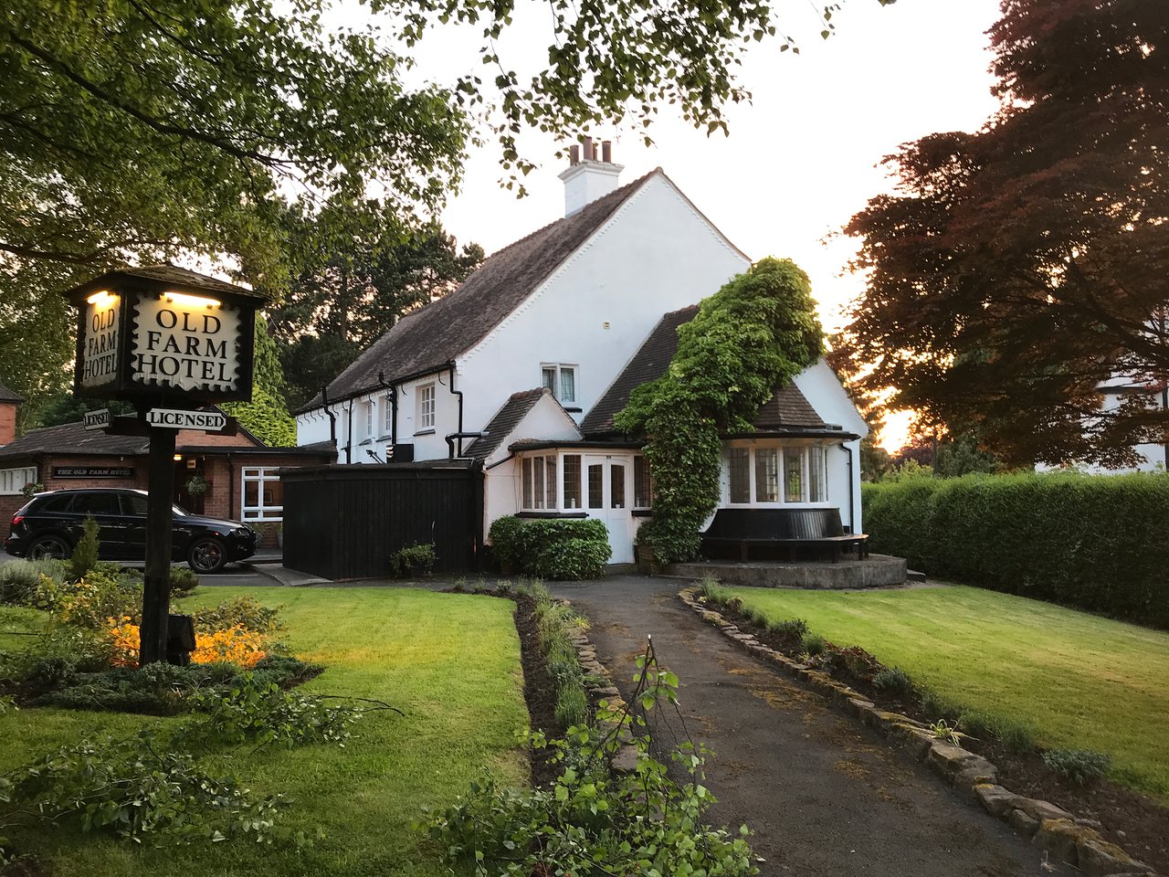 Large garden at Old Farm Hotel, perfect for intimate meetings and events.