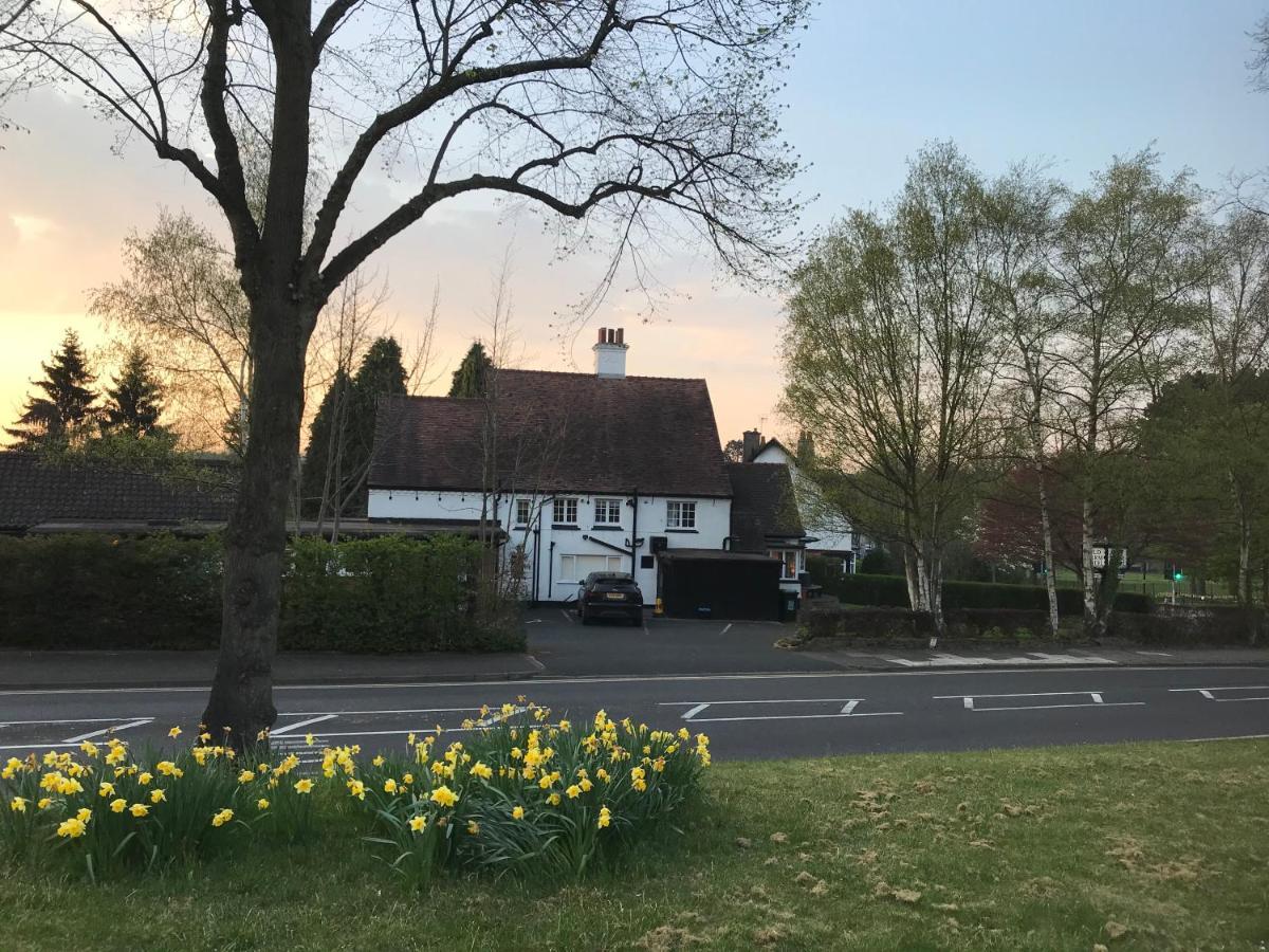 Large garden at Old Farm Hotel, perfect for spring outdoor events and intimate gatherings.