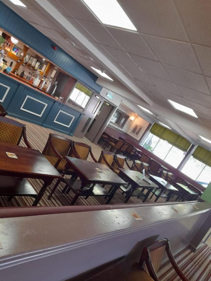 Spacious meeting room at Avenue Club, perfect for workshops and conferences.