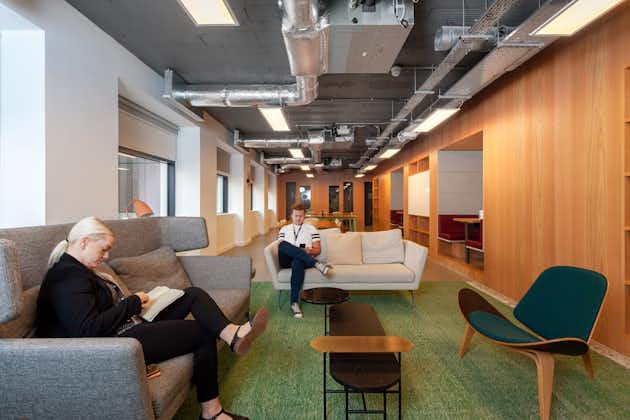 Modern office meeting space with comfortable seating for collaboration and networking.