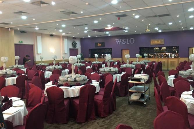 Elegant banquet hall with round tables, perfect for events and celebrations.