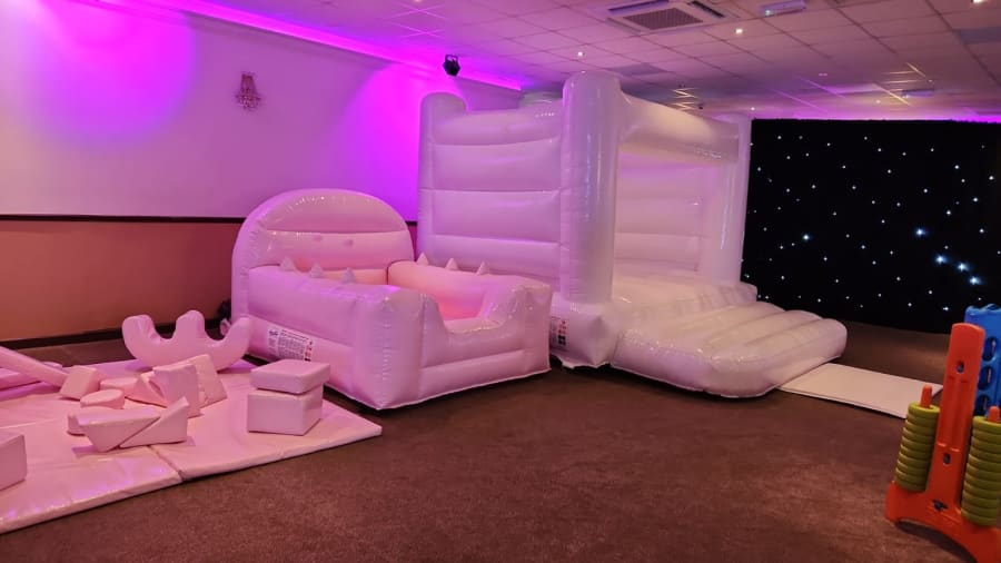 ICB-Balcony Suite inflatable play area for children's birthday parties and family gatherings.