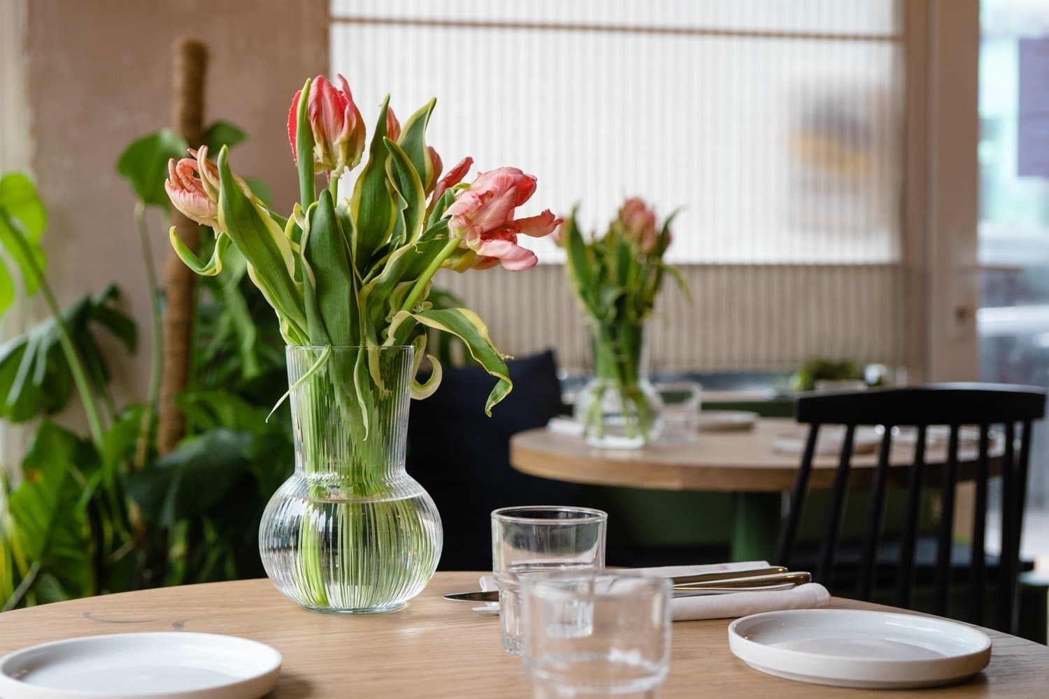 Elegant dining setup with tulip centerpieces for upscale events in Verbena.