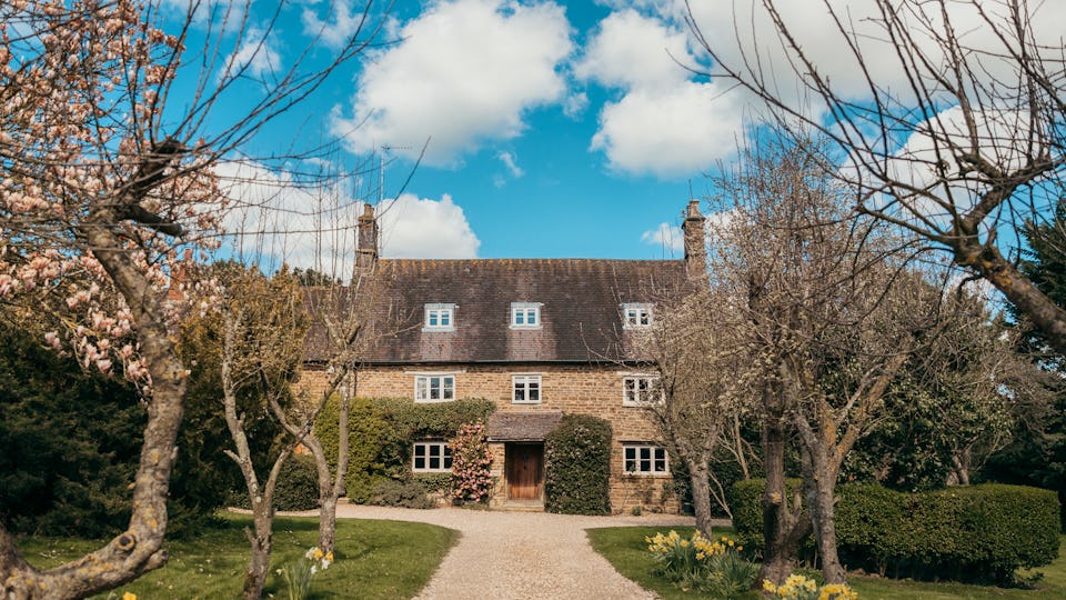 Mezzanine Bar at Dodmoor House: charming countryside venue for retreats and gatherings.