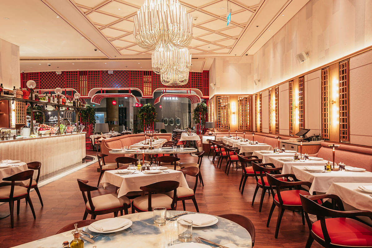 Stylish restaurant in La Maison Ani, ideal for intimate meetings and corporate events.