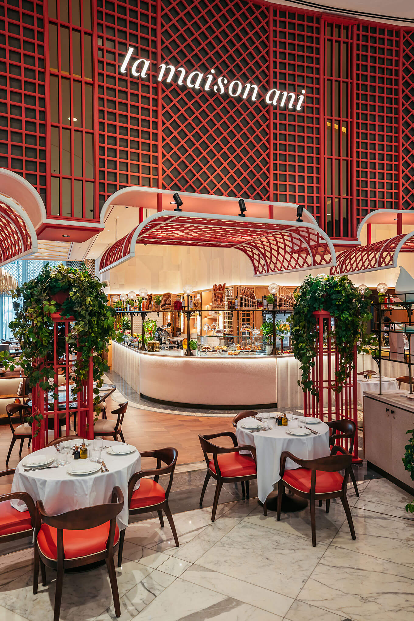 Vibrant La Maison Ani restaurant with elegant decor, ideal for events and meetings.