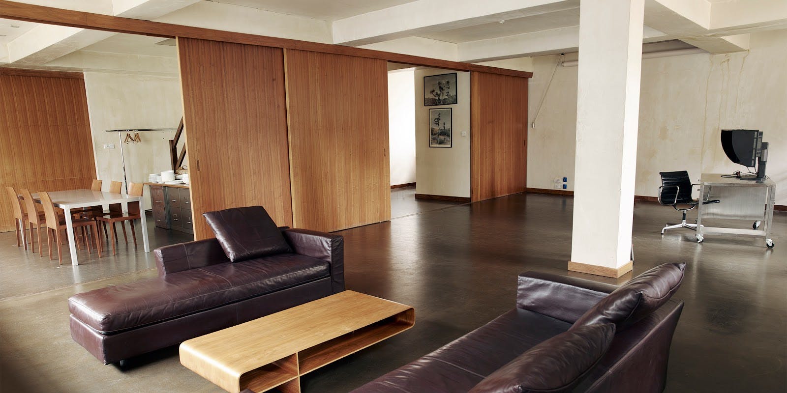 Spacious minimalist meeting space with natural light at Robert's Place Studios.