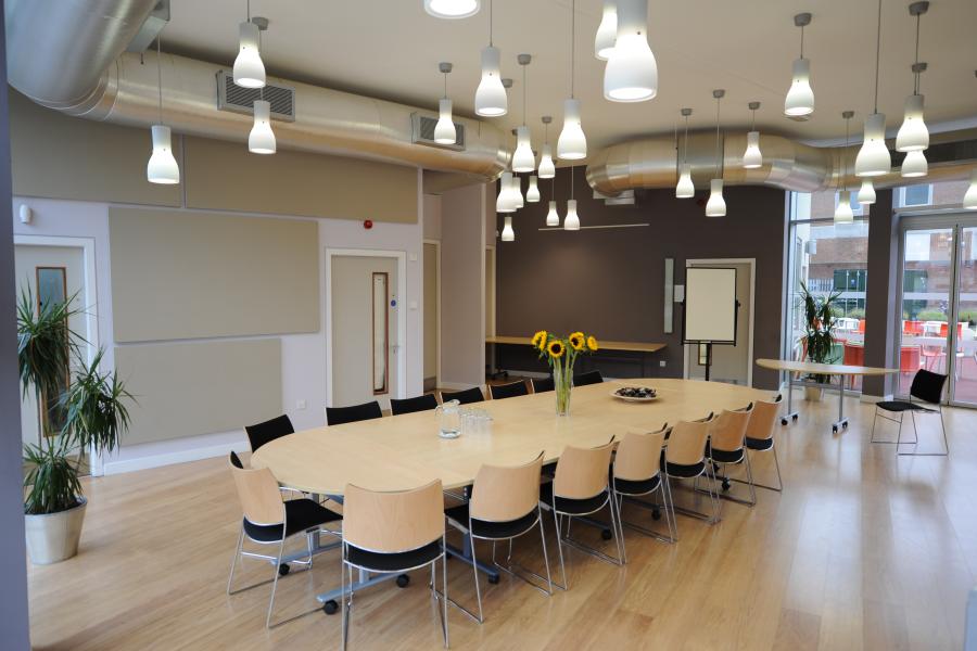 Modern meeting room with oval table, ideal for workshops at Signing Tree Venue.