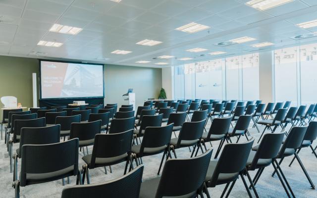 Library meeting space with black chairs, ideal for corporate events and workshops.