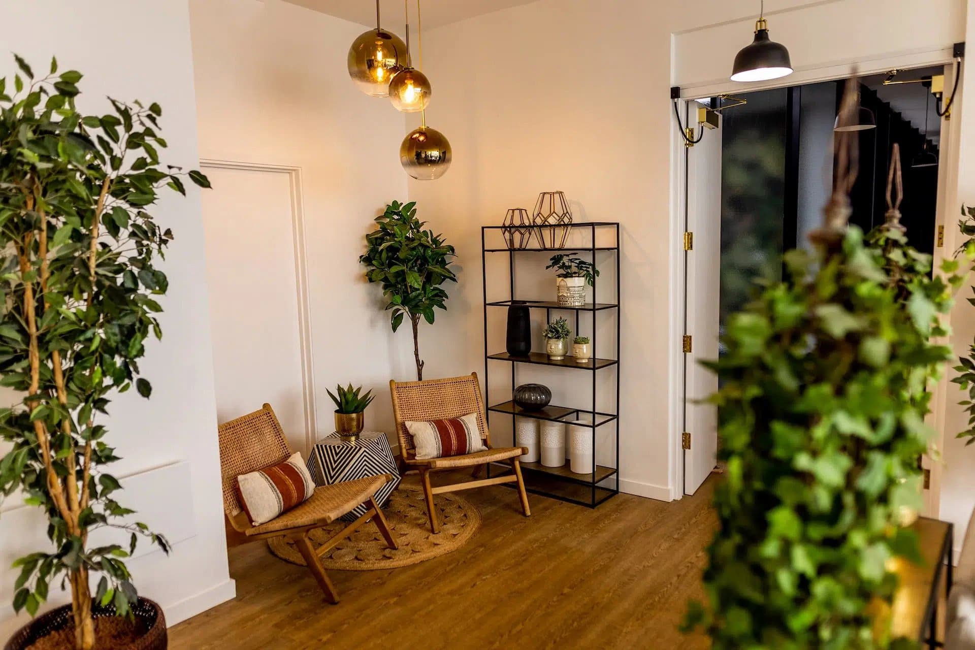 Stylish serviced office meeting space in Birmingham's Jewellery Quarter, ideal for collaboration.