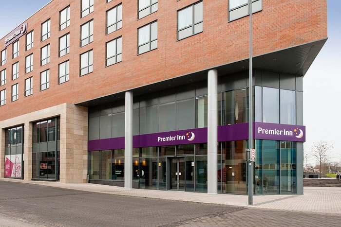 Modern Premier Inn Birmingham South with welcoming entrance, ideal for meetings and events.