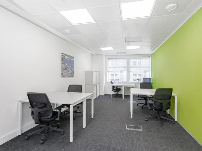 Modern meeting room at 1 Victoria Square, Birmingham with green accent wall for collaboration.