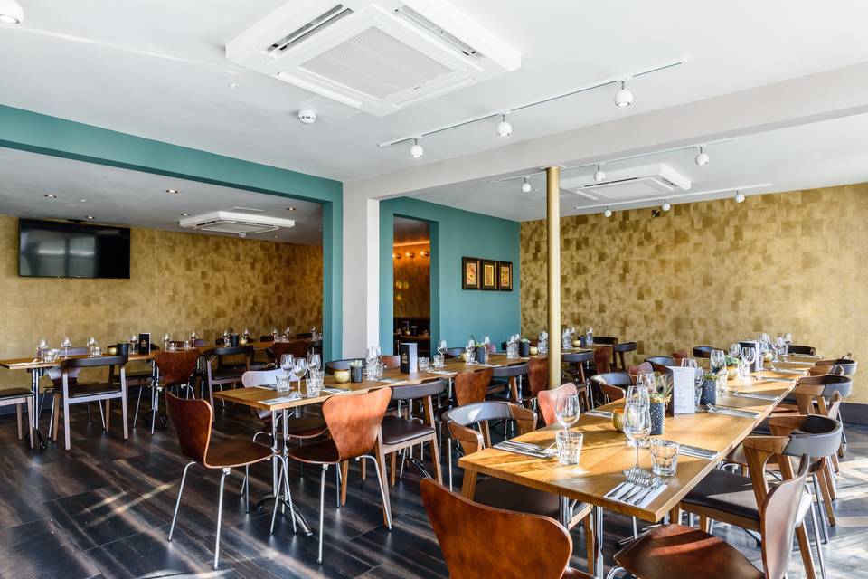 Modern dining space at The High Field Studio, perfect for events and meetings.