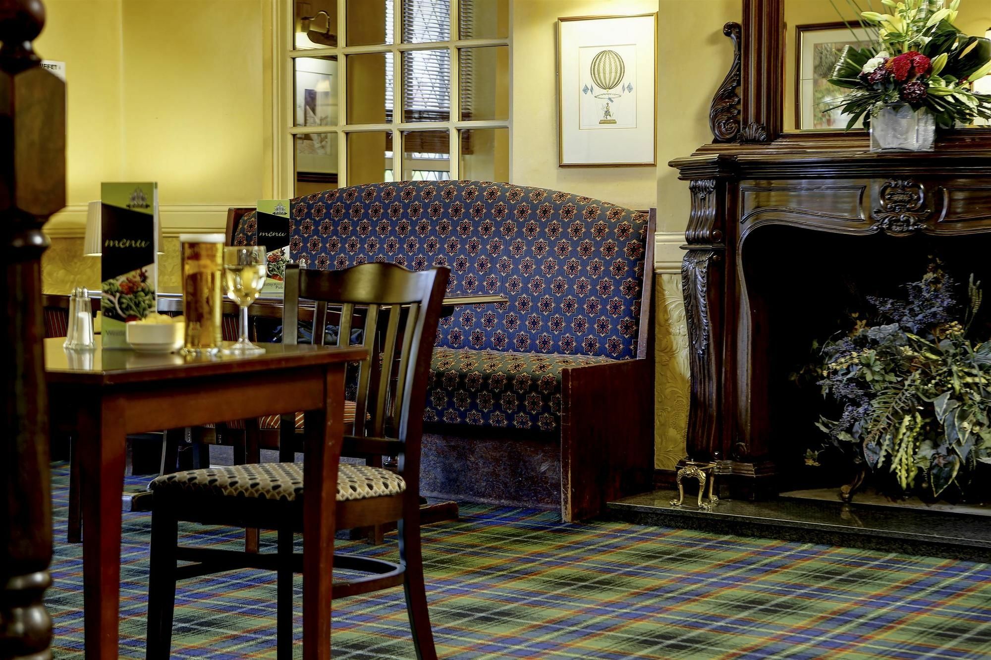 Cozy Westley Suite meeting space with classic design, perfect for intimate gatherings.