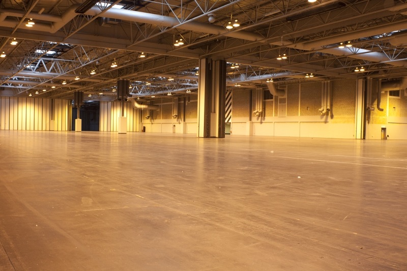 Spacious NEC Birmingham hall with high ceilings for conferences and trade shows.
