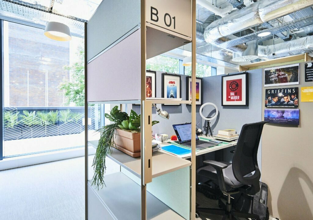 Modern workspace at Virtual Office Plus, ideal for meetings and collaboration.