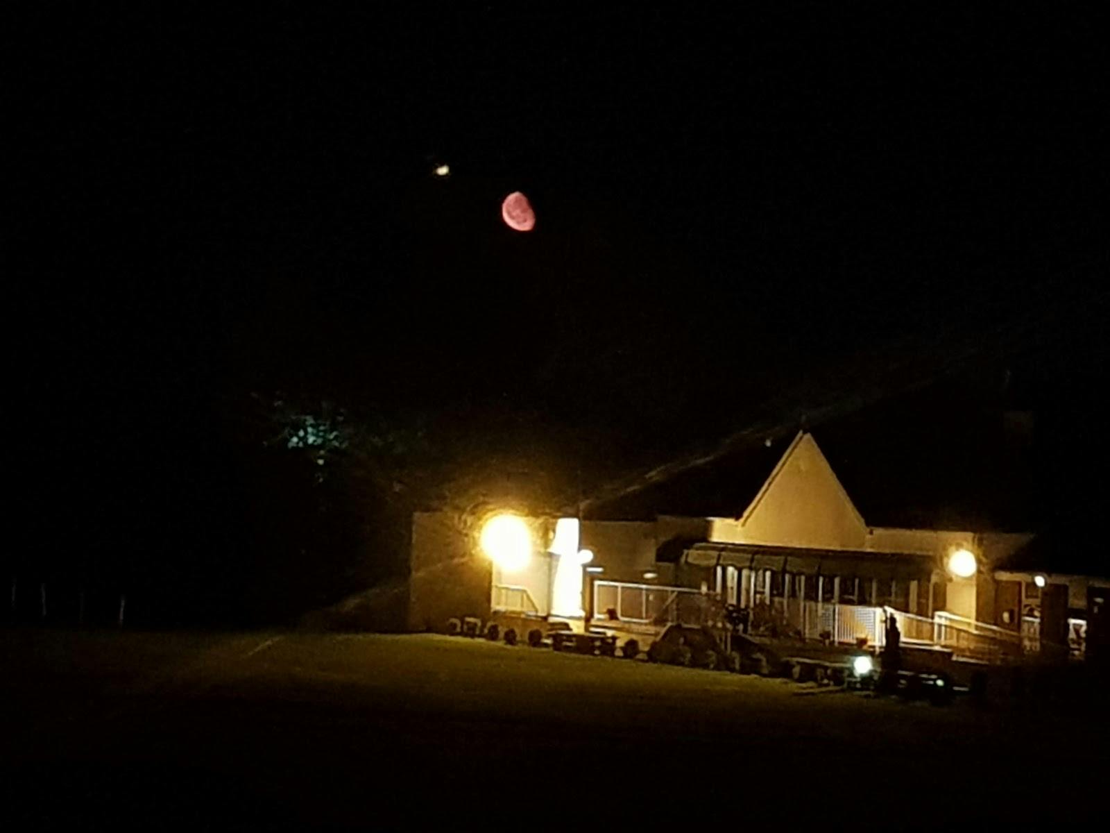 Serene conference room at night, perfect for outdoor events and gatherings.