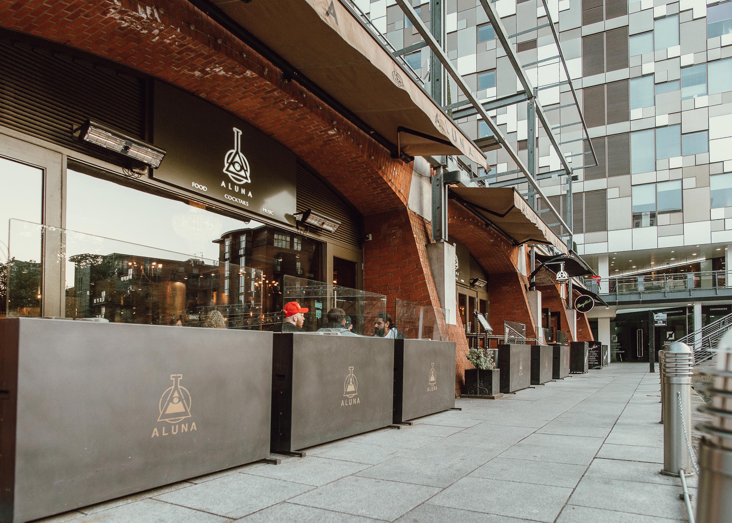 Aluna Birmingham: modern venue with outdoor seating for casual meetings and networking events.