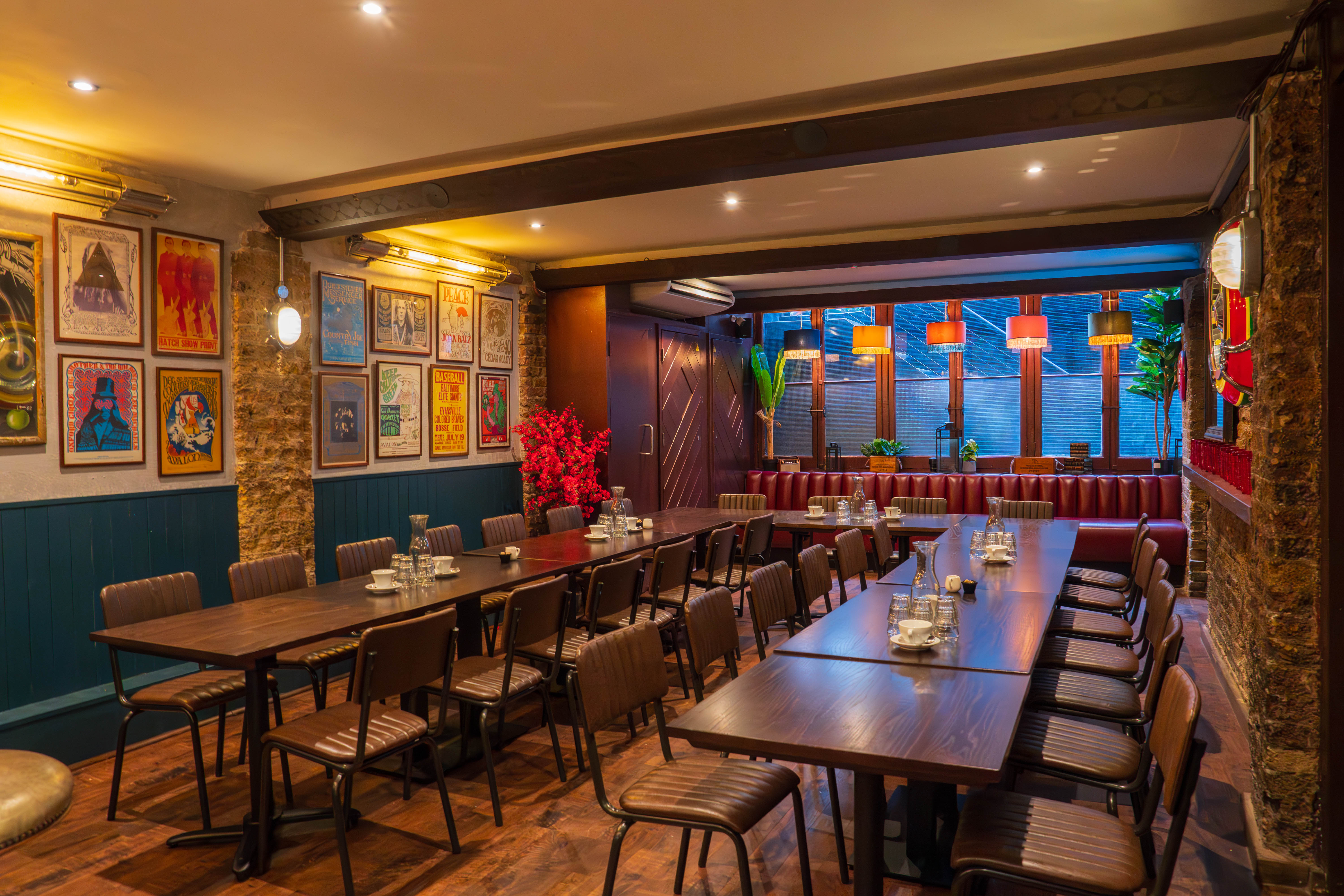 Vibrant studio bar at Maxwell's, ideal for networking events and workshops.