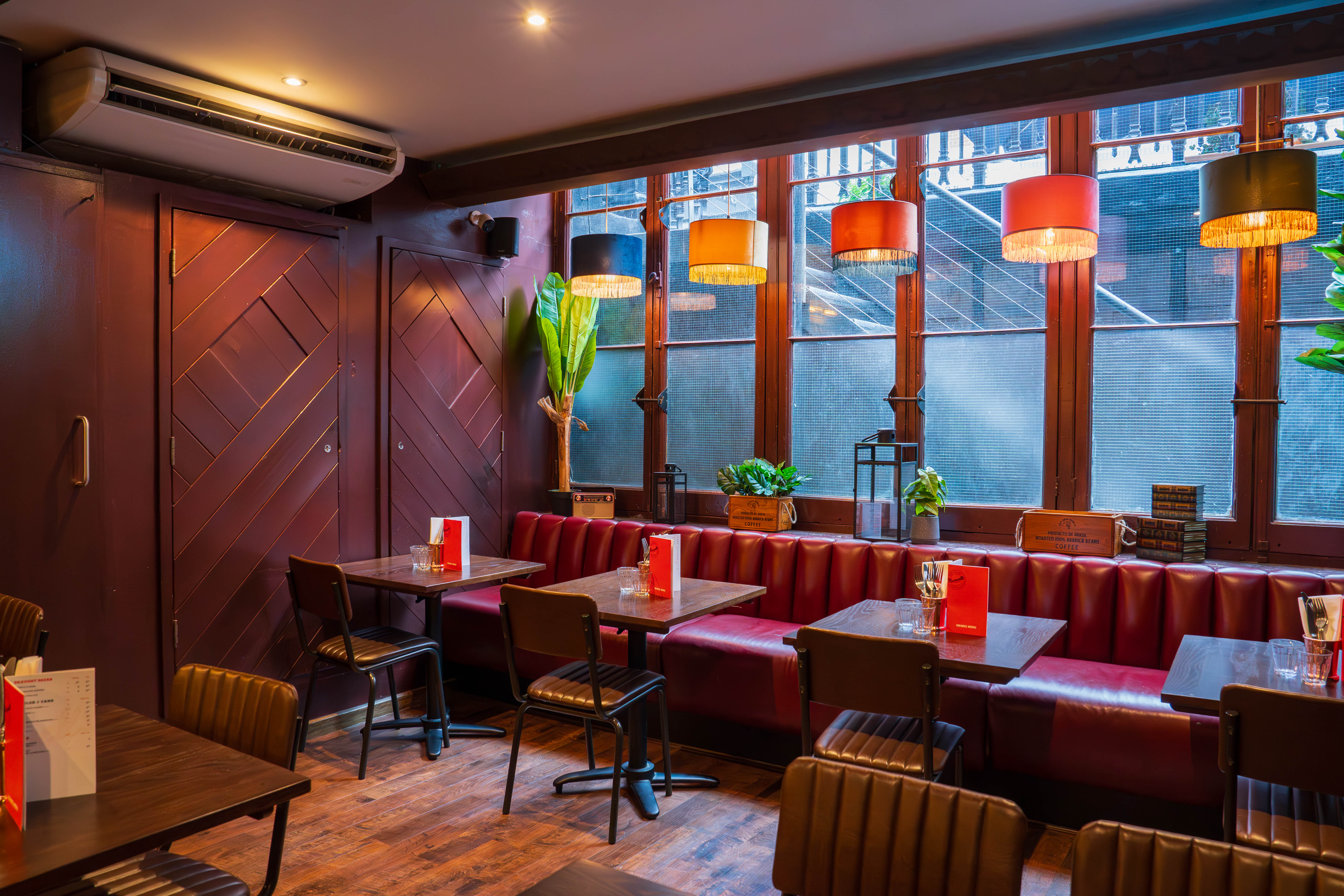 Studio bar - cth3wqbtl2w.jpg