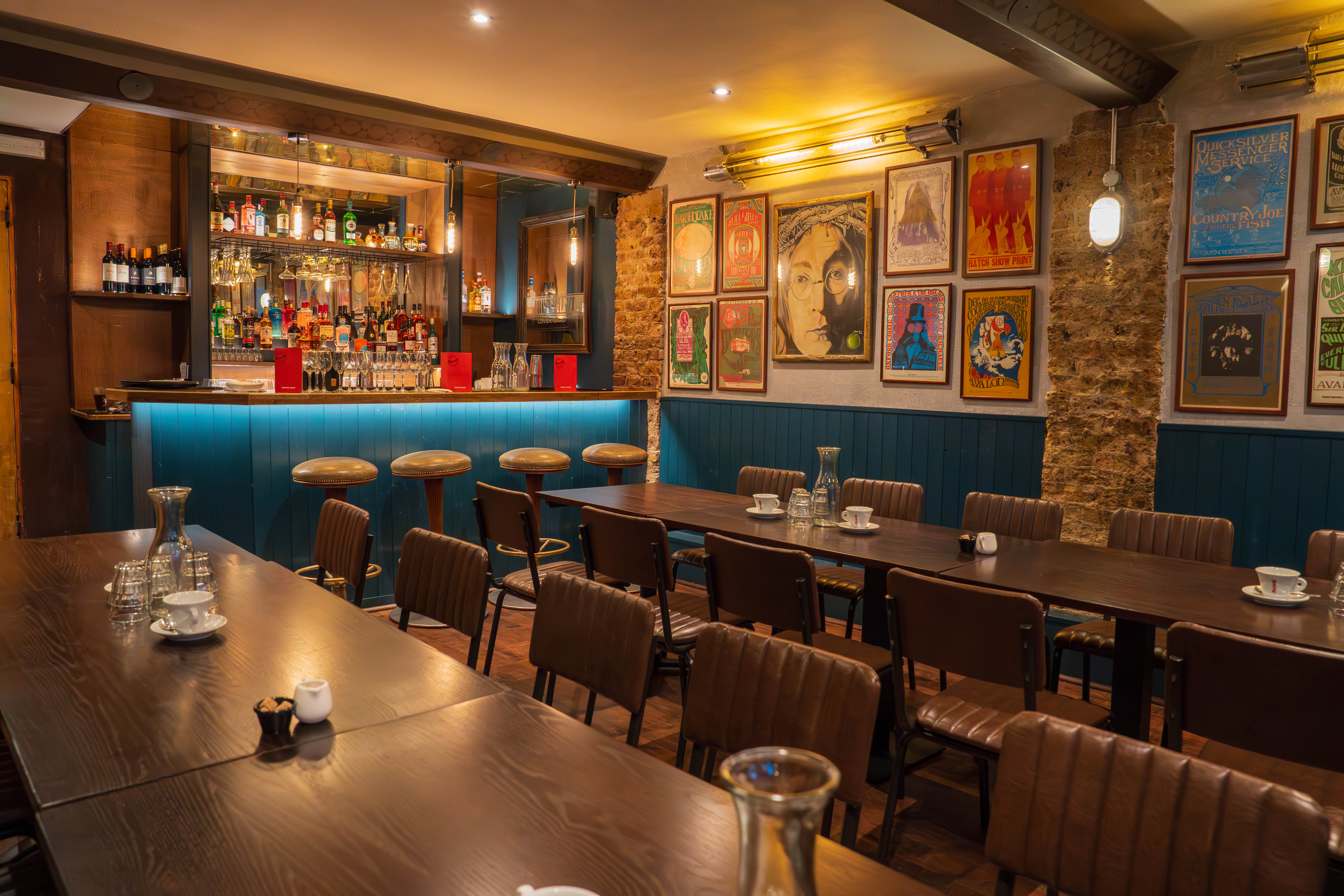 Studio bar - oe0l0iqwdfx.jpg