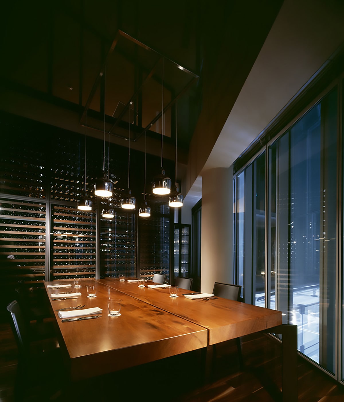 Private dining room with warm wood table, ideal for corporate dinners and exclusive events.