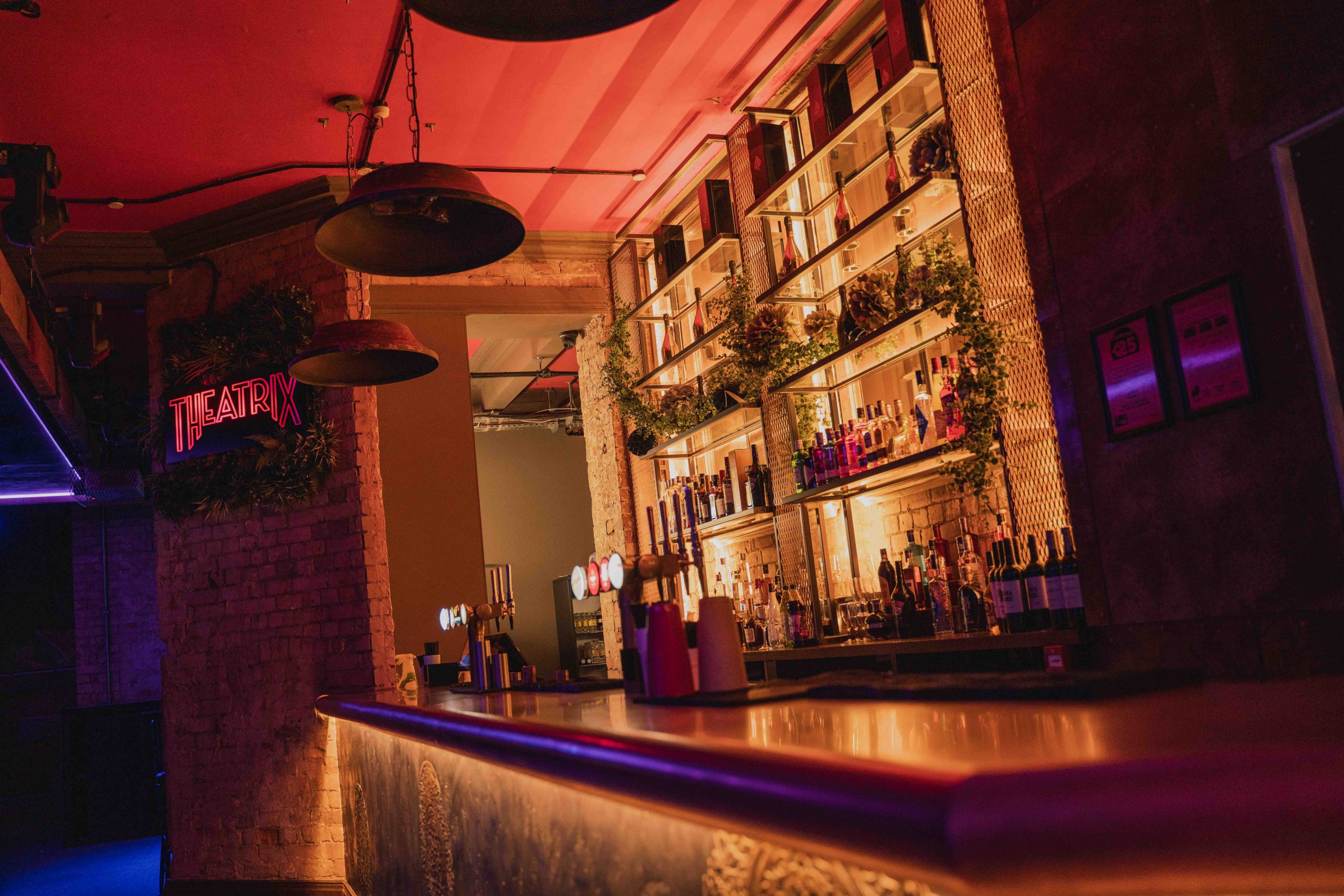 Stylish cocktail bar in Theatrix Birmingham, perfect for networking events and receptions.