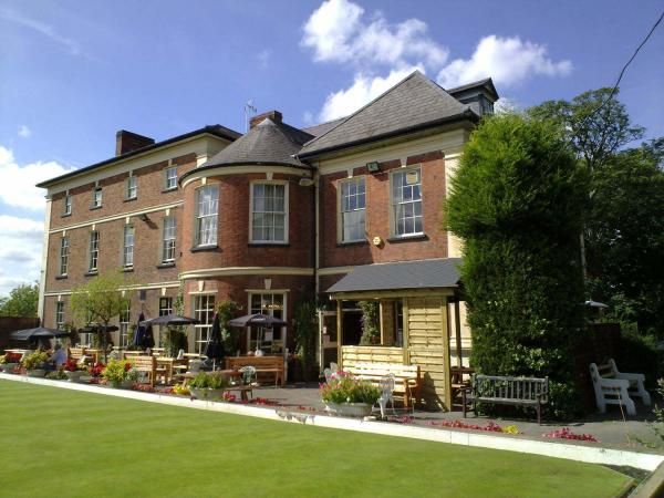 Social Club venue with classic brick exterior, ideal for meetings and events.