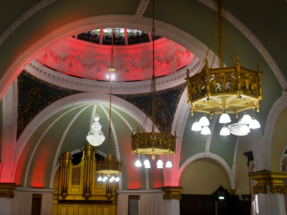 Elegant Grand Palace event space with ornate chandeliers, ideal for upscale gatherings.