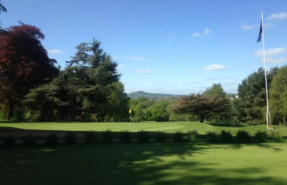 Halesowen Golf Club: lush green course ideal for corporate retreats and golf tournaments.
