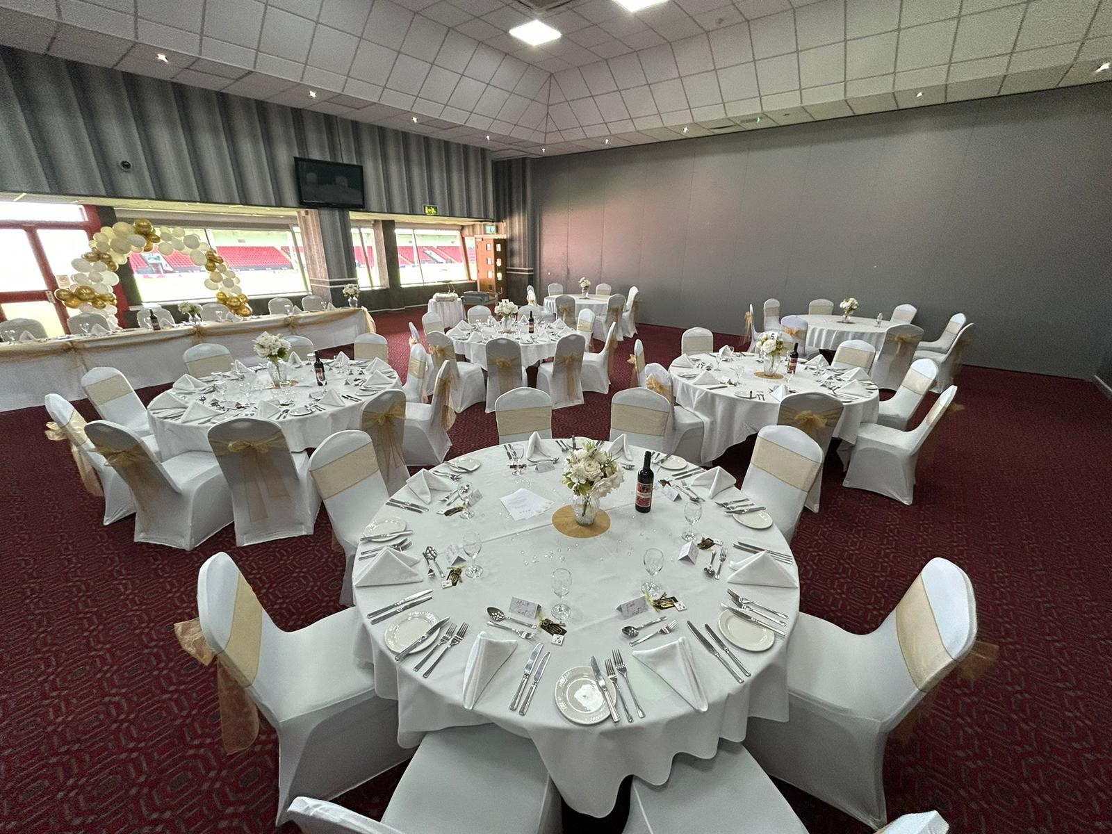 Elegant event space with round tables, perfect for weddings and corporate gatherings.