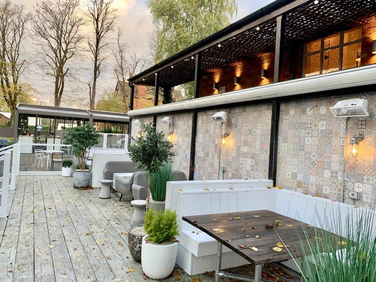 Stylish outdoor event space with greenery, ideal for meetings and social gatherings.