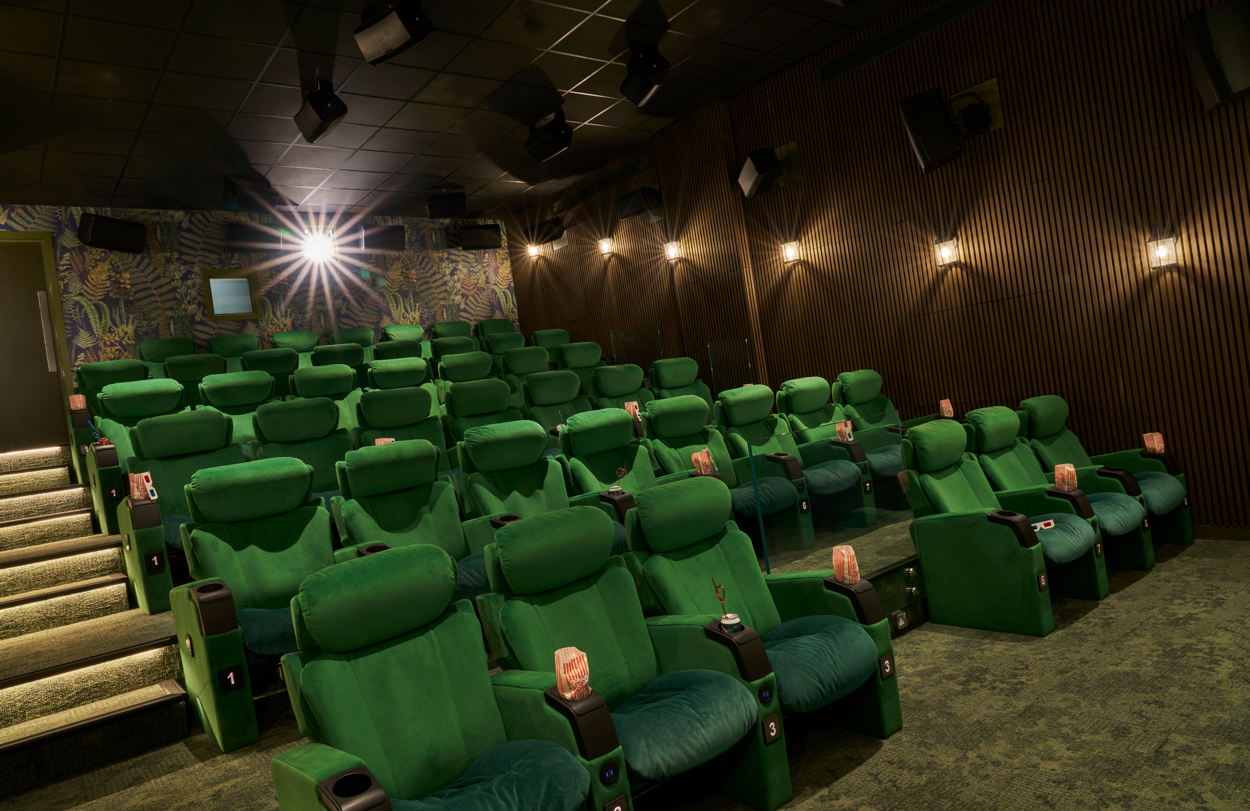 FLIX Screening Den - je3jdxlifuy.jpg