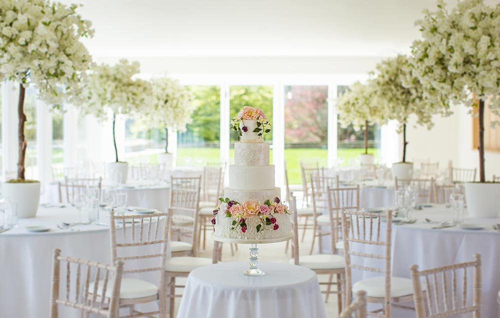 De Port Private Dining Room with elegant tables and floral centerpieces for wedding receptions.