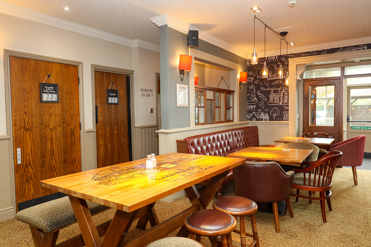 Cozy meeting room with warm lighting at Toby Carvery Quinton for informal events.
