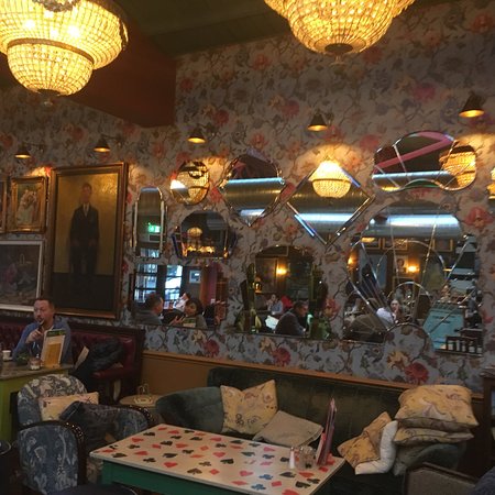 Cozy Sorrento Lounge cafe with vintage decor, perfect for informal meetings and events.