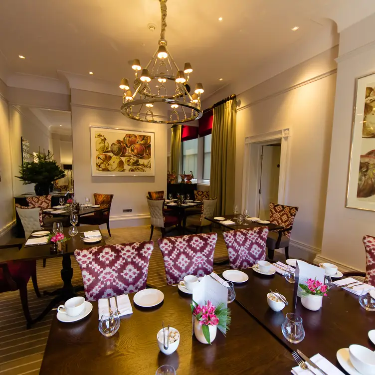 Elegant meeting space at Bistro, perfect for corporate events and intimate gatherings.