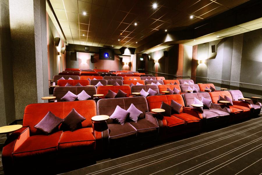 Modern screening room with plush seats, ideal for film screenings and corporate events.
