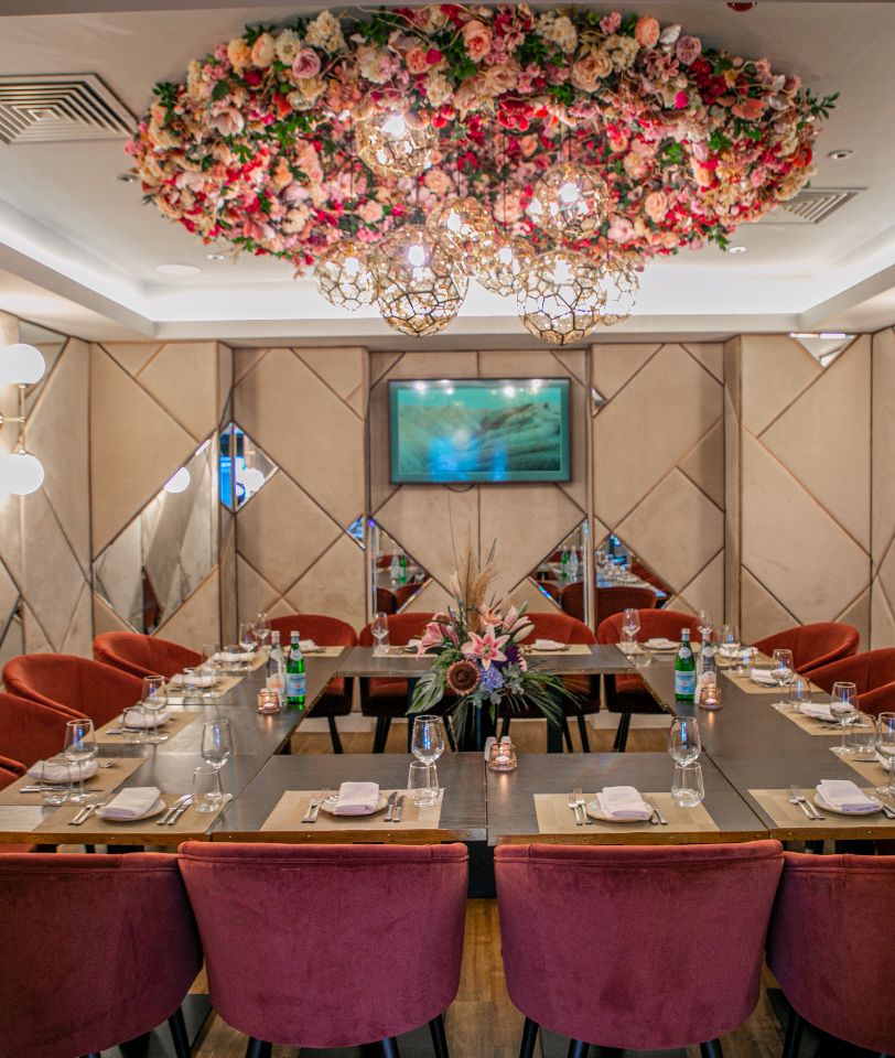 Elegant meeting space at Noel's Bar & Restaurant, ideal for corporate events and gatherings.