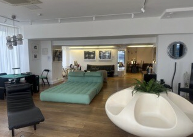 Versatile event space in Missy Decor with modern furniture, ideal for networking and meetings.