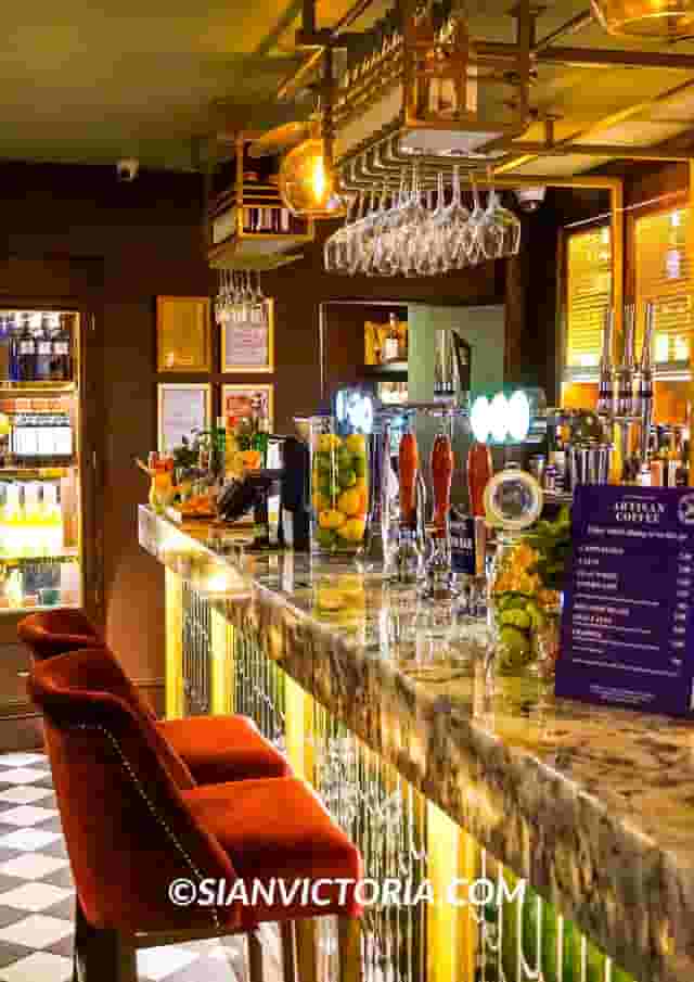 Bar
