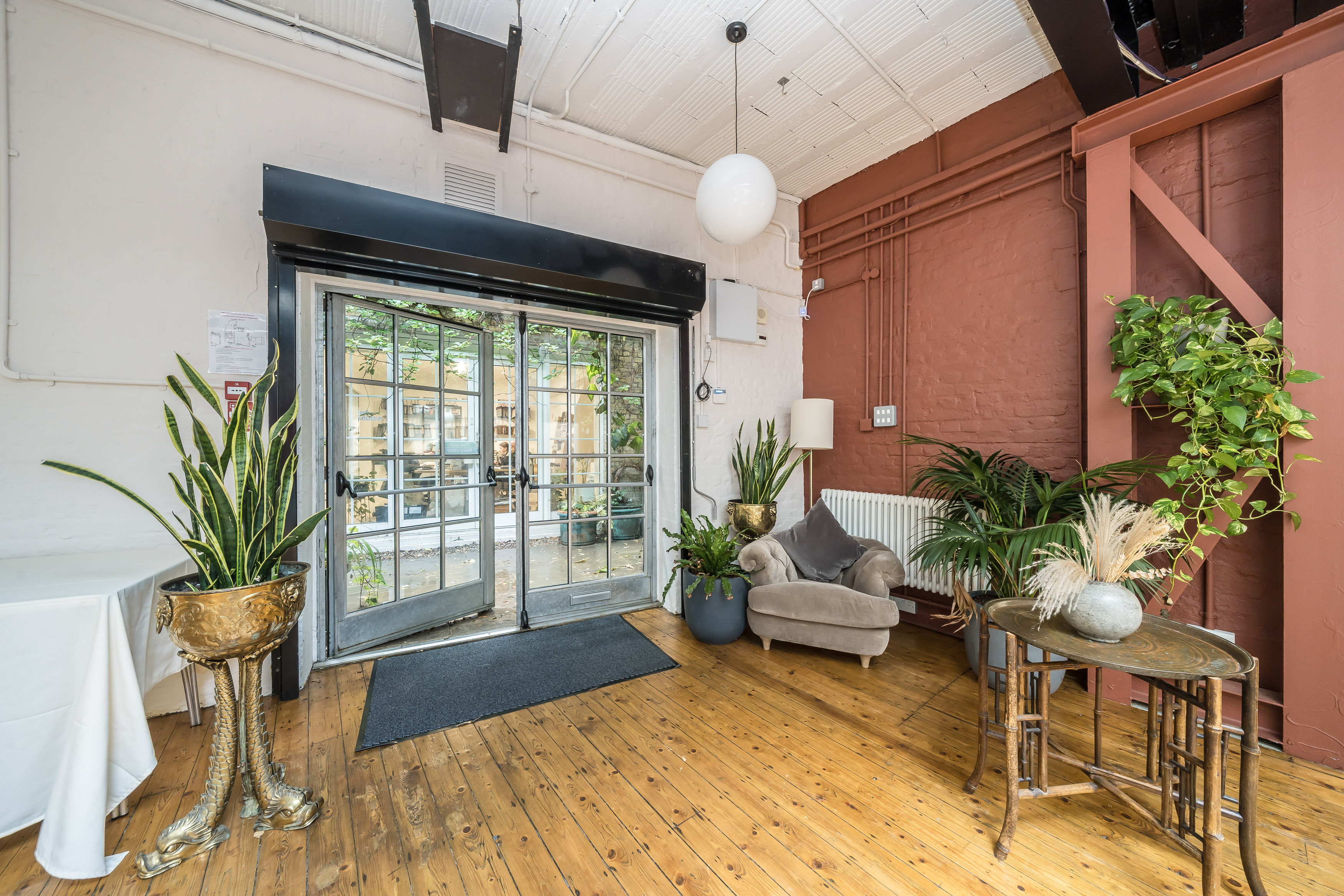 The Playhouse - jevzzjdk4to.jpg