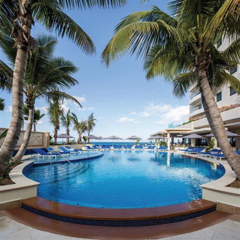 West Veranda pool at Condado Vanderbilt Hotel, ideal for outdoor events and networking.