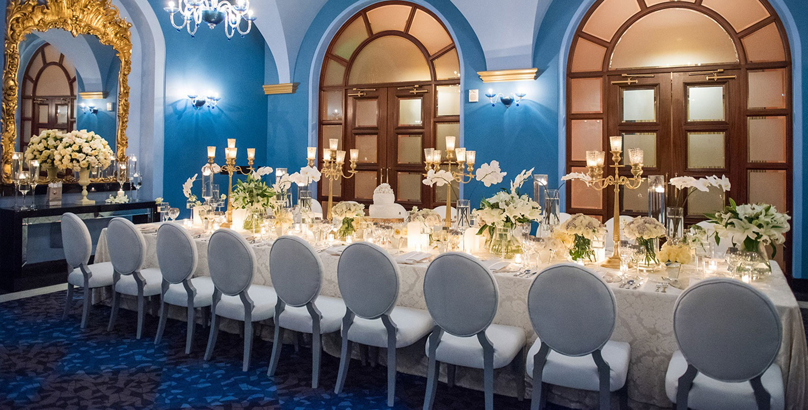 Elegant banquet table with floral arrangements at Patio Del Fauno, perfect for weddings and events.