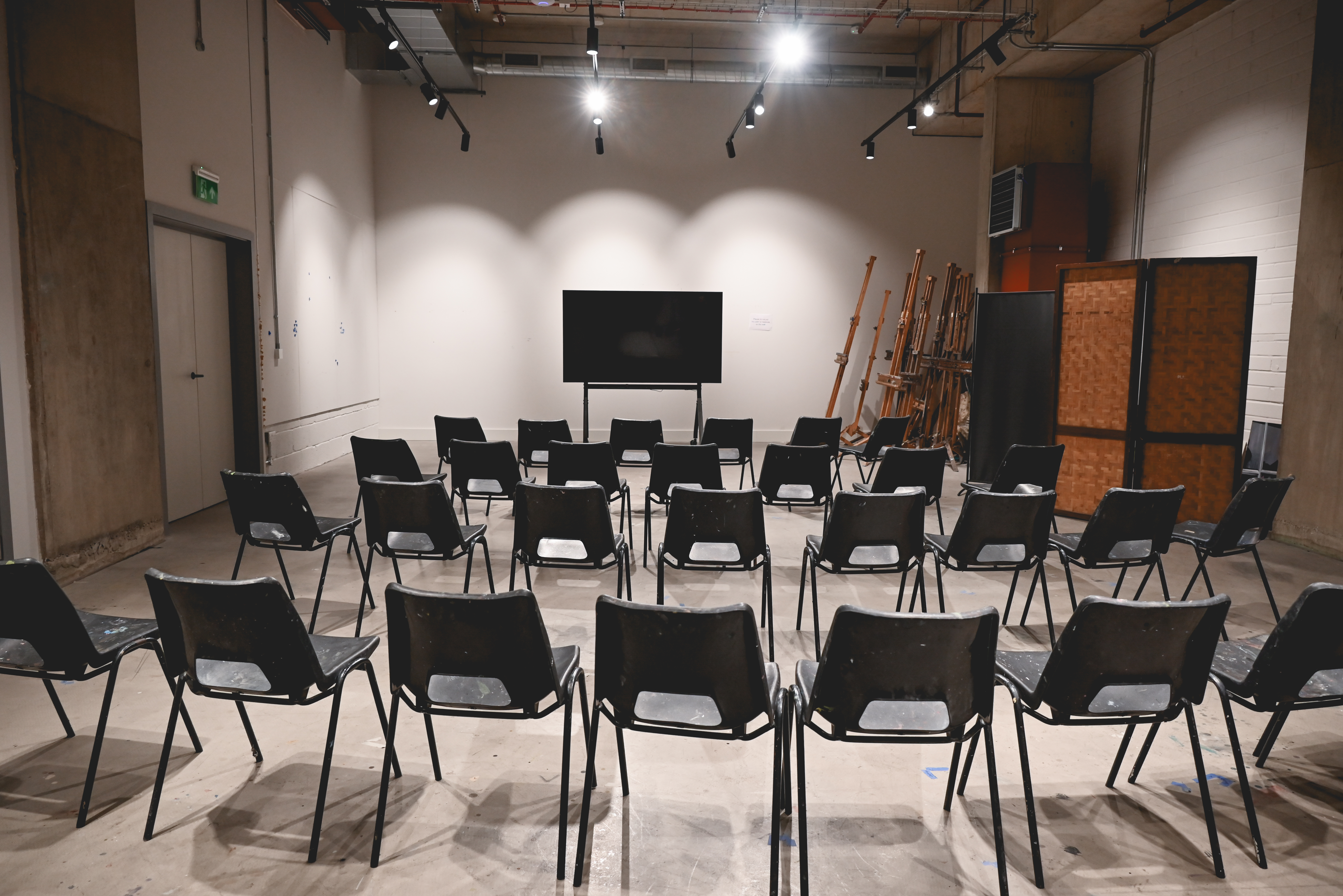 Large Studio - 1x2bwnj5r2j.jpg