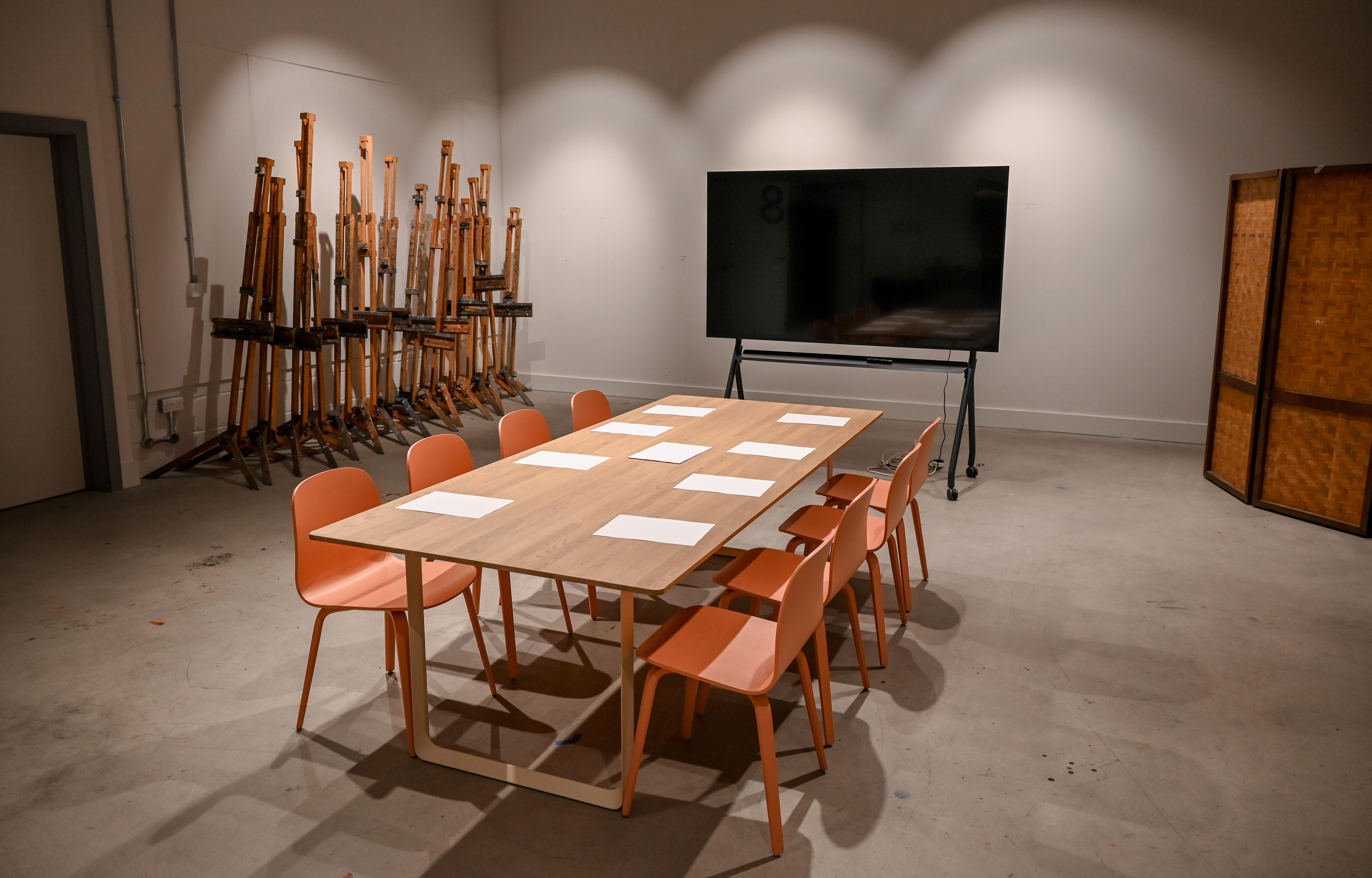 Large Studio - atxbqozf244.jpg